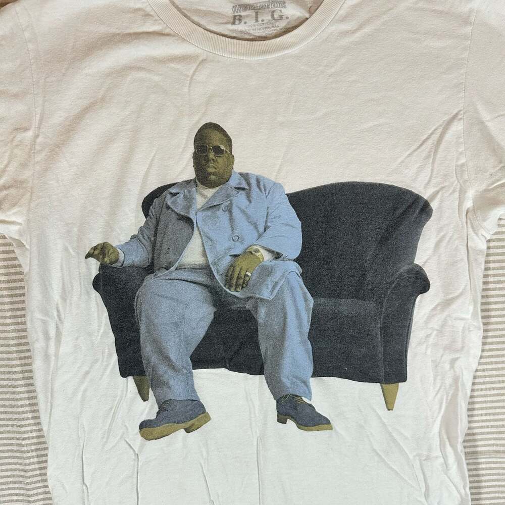 The Notorious B.I.G. Graphic T-Shirt White Couch Photo Print Size S